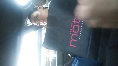 Baba excitantă știe cum să mulțumească bărbaților cu dublă penetrare