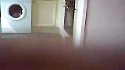 MILF blondă superbă este fucută la cap de un hergheliu frumos