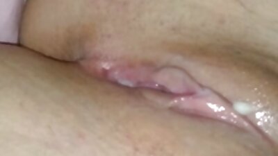 Doi bărbați fac o dublă penetrare unei căței fierbinți.