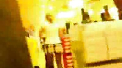 Rusă cu țâțe mici vine la partenerul ei pentru dragoste și orgasm