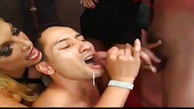 Trag de păr și dracului de o adolescentă blondă fierbinte din spate