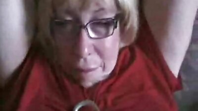 Ca o femeie, acestei MILF îi place să înscrie și este carnală cu bărbații