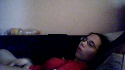 Adolescenții piersici doresc să se relaxeze împreună uitând de iubiți