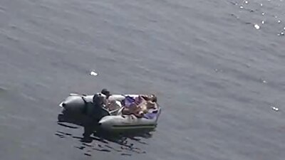 Chestia blondă este să-și lase fundul iubitului ei pe scaun