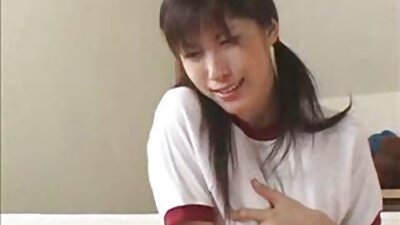 O adolescentă adorabilă iubește când bărbatul ei se joacă cu fundul ăla în timpul sexului