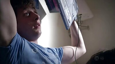 Sexul mult așteptat s-a petrecut nebănuit în dormitorul părinților