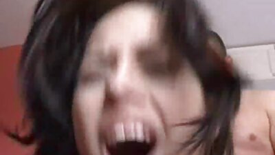 O milf plină de picioare care iubește penisul își ia zgomotul păros