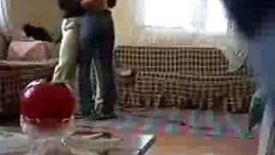 O tipă drăguță cu sfarcurile ascuțite este tratată bine de iubitul ei