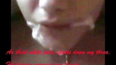 Două fete cărora le place să-și țină sânii se trag pe canapea